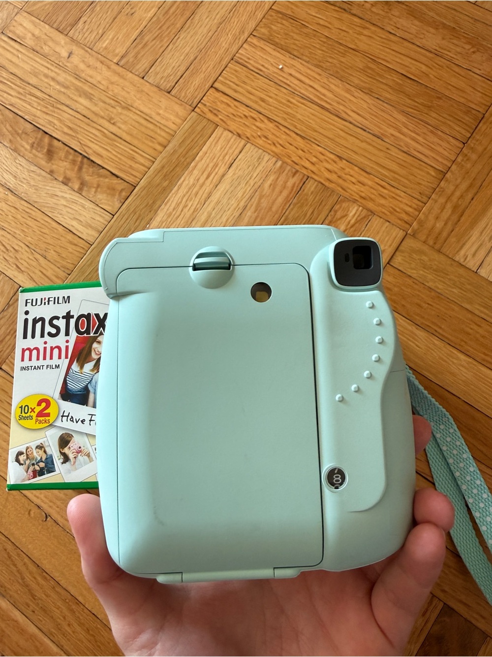 Fujifilm instax mini 9 Instant Camera in Mint Blue with Matching Strap - Picture 3 of 4
